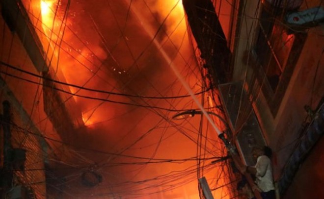 Huge Fire Break Out kills 69 in Dhaka