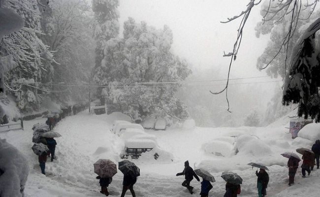 Snowfall and Landslides put life out of gear for hours in J&K