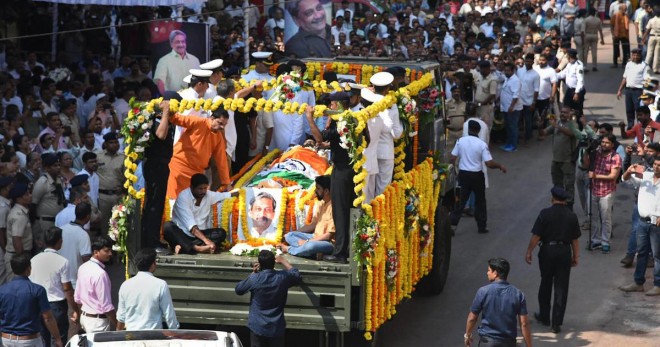Thousands join Manohar Parrikar in his final journey