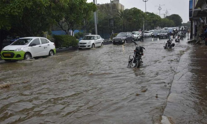 Heavy Rains in Hyderabad-- Costs Man Life