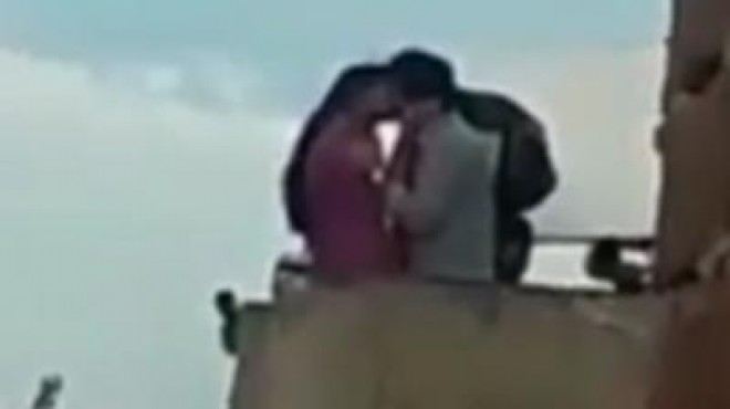 Deepika Padukone-Vikrant Massey's kissing scene leaked