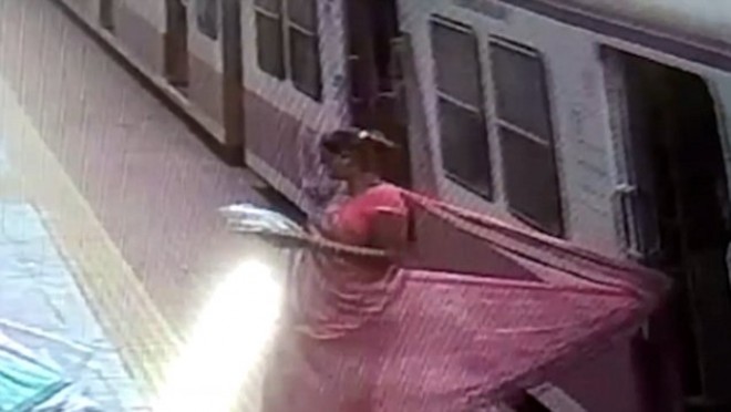 Woman dragged on platform after saree gets stuck in metro door